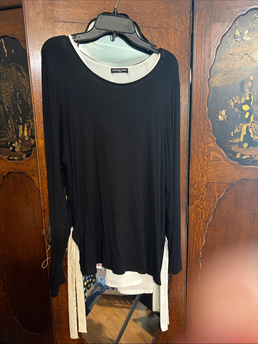 cha cha vente Black Long-Sleeve Layered Tee with White Underlay